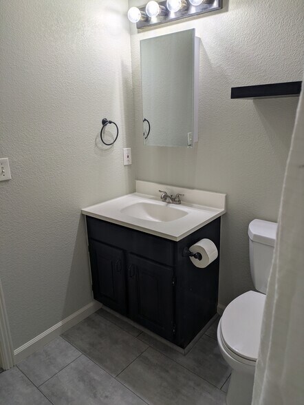 Building Photo - 34 S Hazel Ct