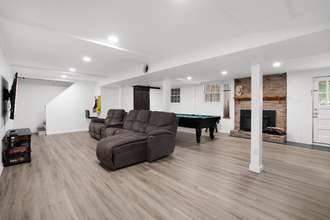 Building Photo - 634 Pollard Rd