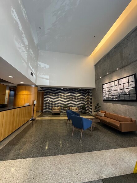 Building Photo - 720 N Larrabee St