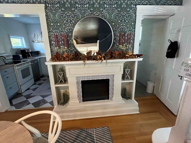 Building Photo - 220 Narragansett Ave