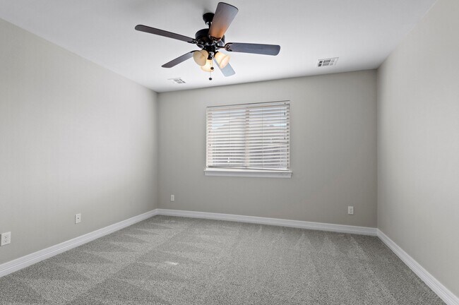 Building Photo - 2702 Waterford Ct