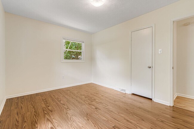 Building Photo - Lovely, Remodeled 3-Bedroom Home in West Asheville with Fenced-In Yard (6 or 12 Month Lease Options)