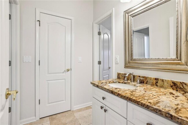Building Photo - 2503 Regency Lake Dr