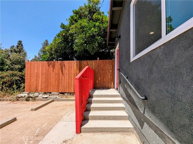 Building Photo - 1575 Munson Ave
