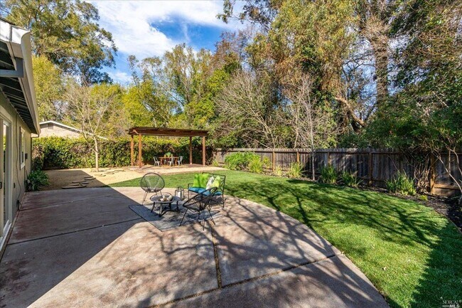 Building Photo - Charming Three Bedroom Browns Valley Retreat