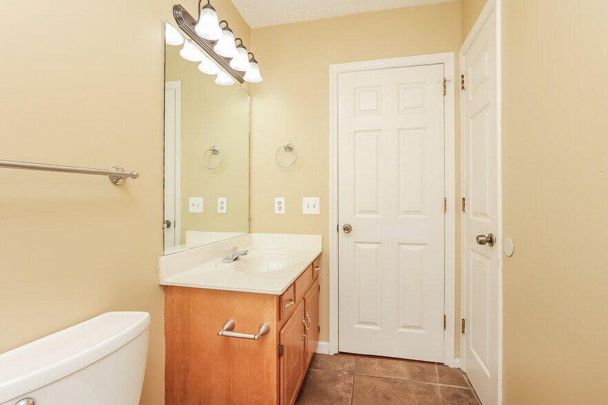 Building Photo - 1610 Cedar Tree Ln