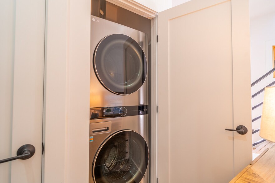 Building Photo - 3038 Beech St