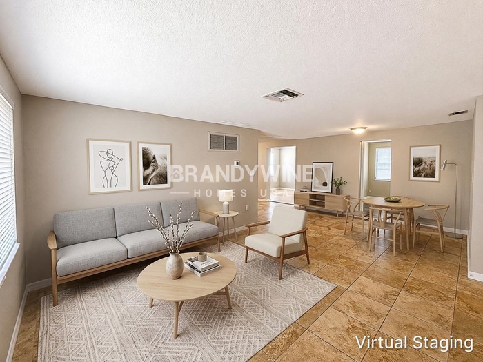 Building Photo - 7317 Oak Crest Dr