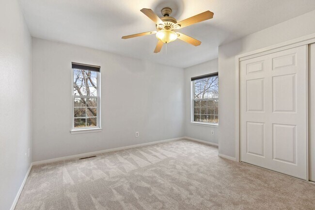 Building Photo - Updated 3-Bedroom Townhome in Ideal Location
