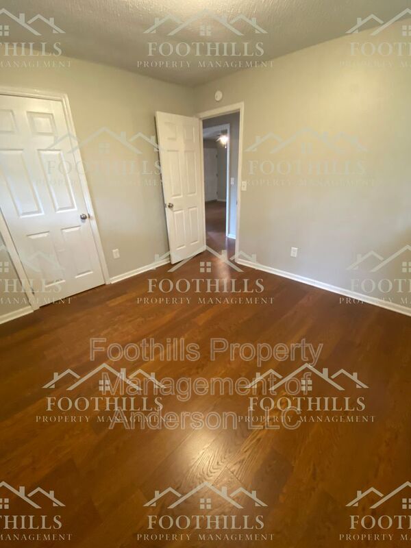 Building Photo - 304 Wildwood Drive -Unit A