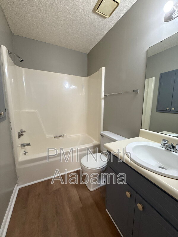 Building Photo - 1509 Barrington Rd NW