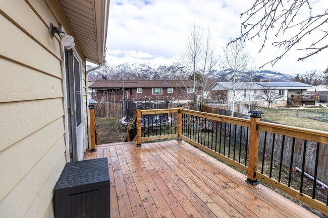 Building Photo - 1312 Roger Cir