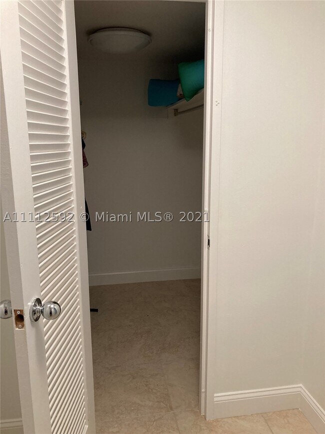 Building Photo - 5161 Collins Ave