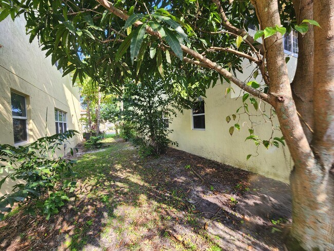 Building Photo - 785 Imperial Lake Rd