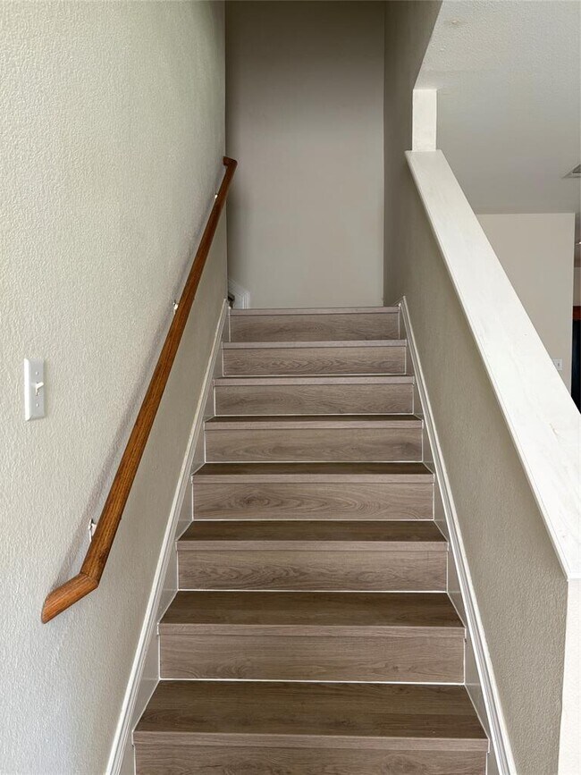 Building Photo - 14304 Sarah Ann Dr