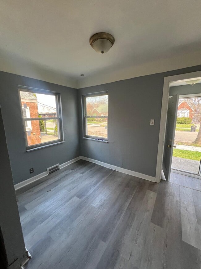 Building Photo - 10141 Roxbury St