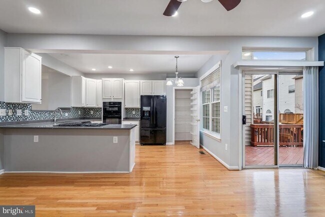 Building Photo - 8648 Royal Worcester Ln