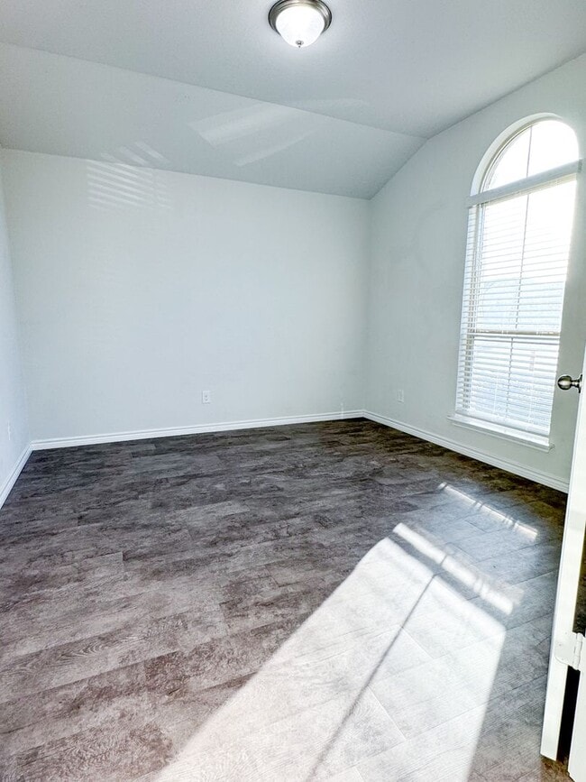 Building Photo - 6233 Lavaca Dr
