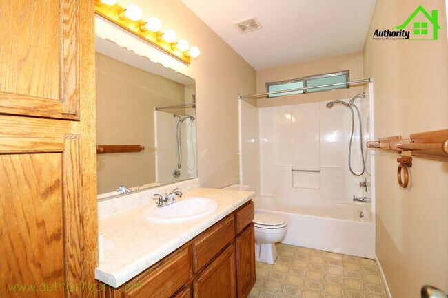 Building Photo - 2566 Capella St