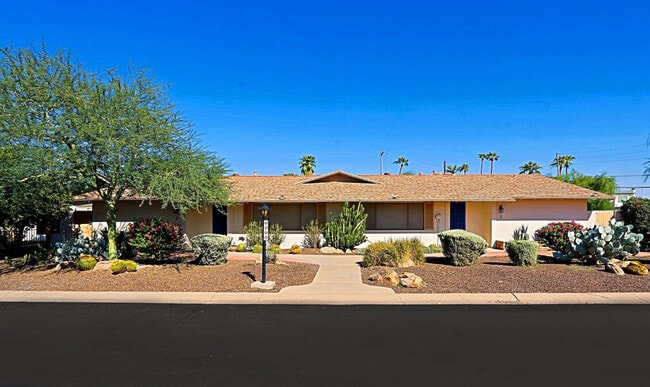 Building Photo - 6203 N 12th Pl