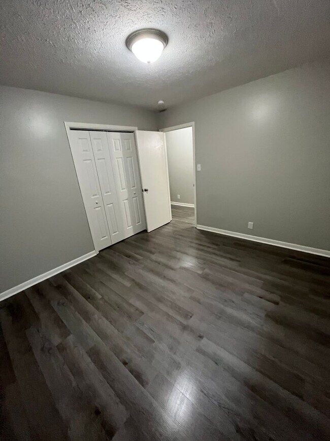 Building Photo - 902 Preston St