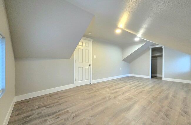 Building Photo - Newly Remodeled 2 Bedroom 1 Bath in Granit...