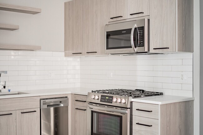 Building Photo - 1472 W Erie St