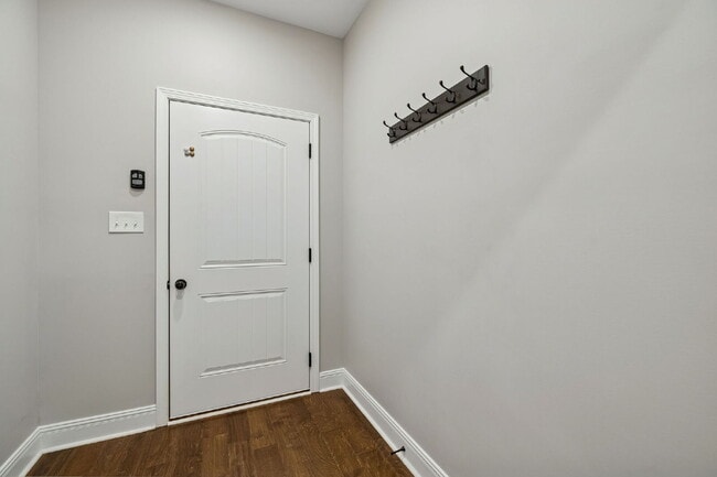 Building Photo - Quiet cut-de-sac living with country views!