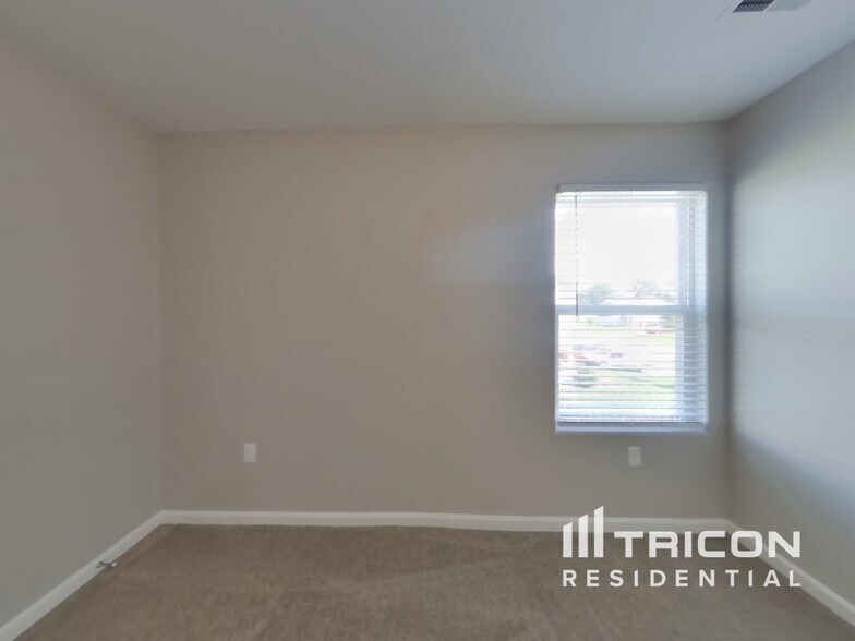 Building Photo - 260 Belcaro Dr