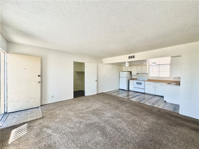 Primary Photo - 922 N 1st St
