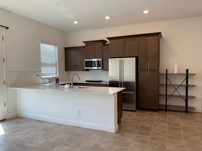 Building Photo - 6219 S 25th Pl