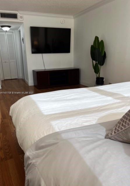 Building Photo - 6039 Collins Ave