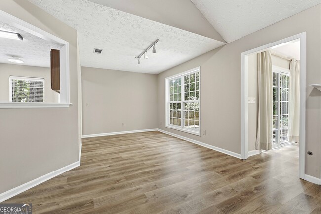 Building Photo - 518 Longwood Ln