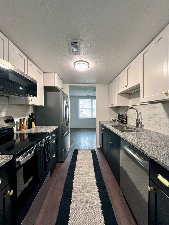 Building Photo - 9470 Tracey Lynne Cir