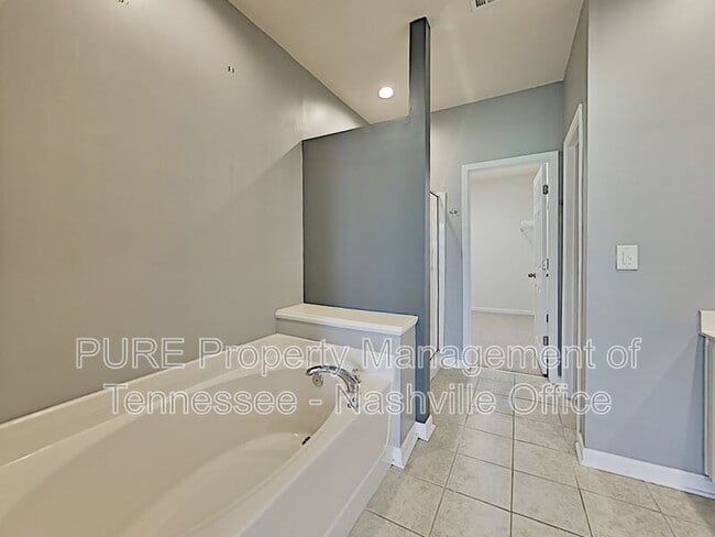Building Photo - 418 Lazy Creek Ln