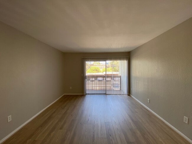 Building Photo - 2 Bedroom Condo in Arbor Hills Gated Community