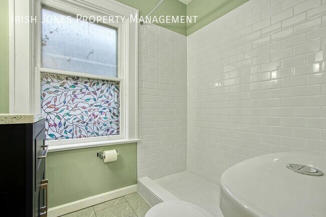 Building Photo - 62 Park St