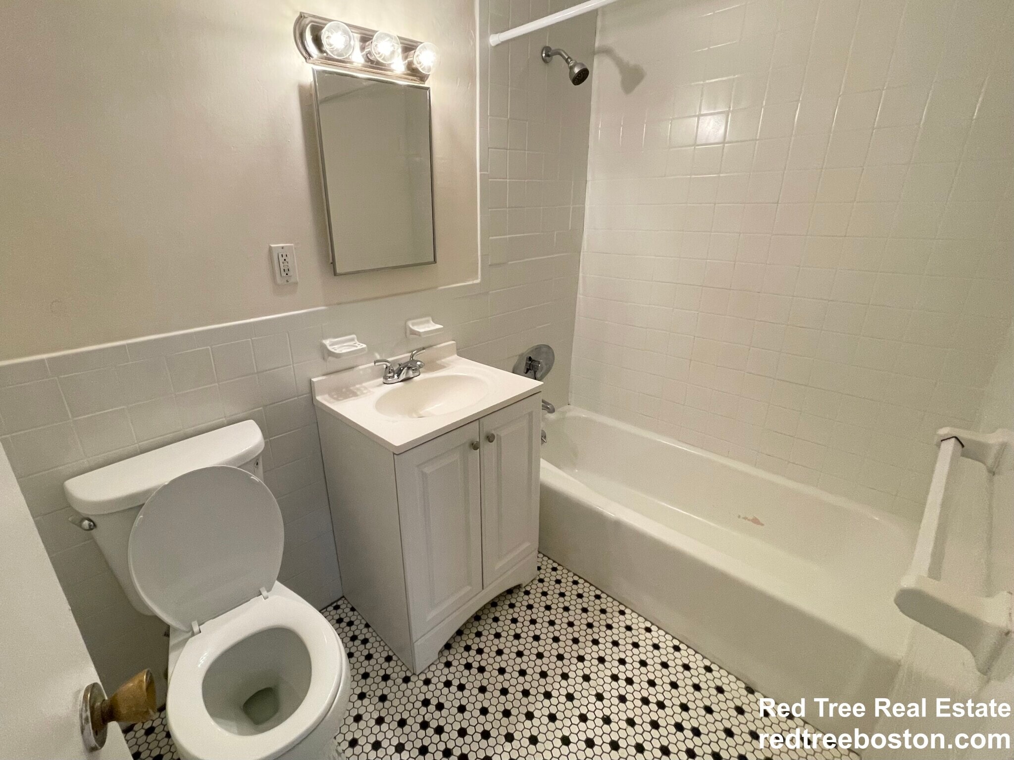 Building Photo - 245 Main St