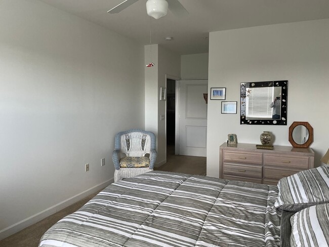 Building Photo - 395 S Crow Creek Dr