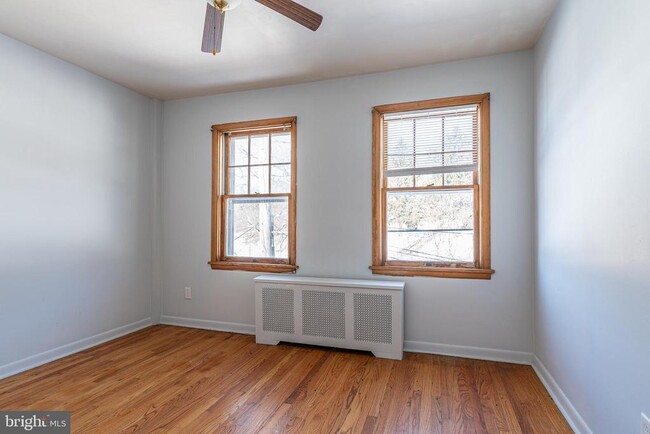 Building Photo - 480 W Girard St