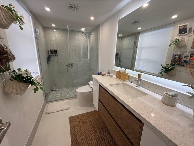 Building Photo - 6801 Indian Creek Dr