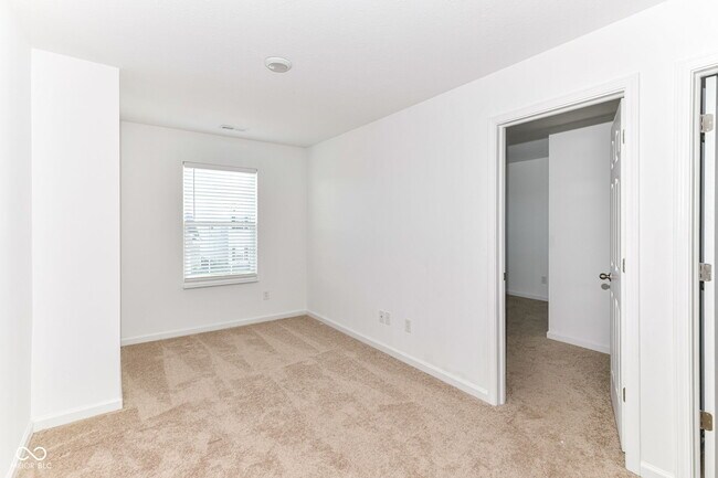 Building Photo - 5375 Maywood Dr
