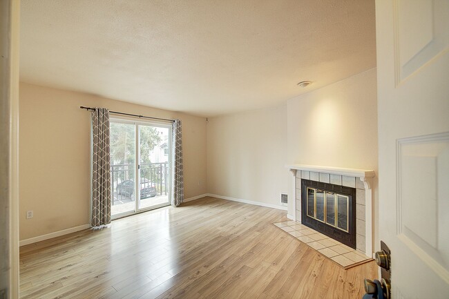 Building Photo - 2bd/2.5ba Woodinville Townhome