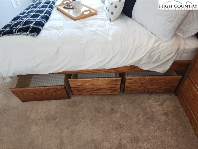 Building Photo - 303 Sugar Top Dr