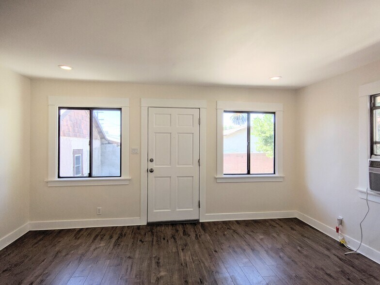 Building Photo - 126 East Avenue 32