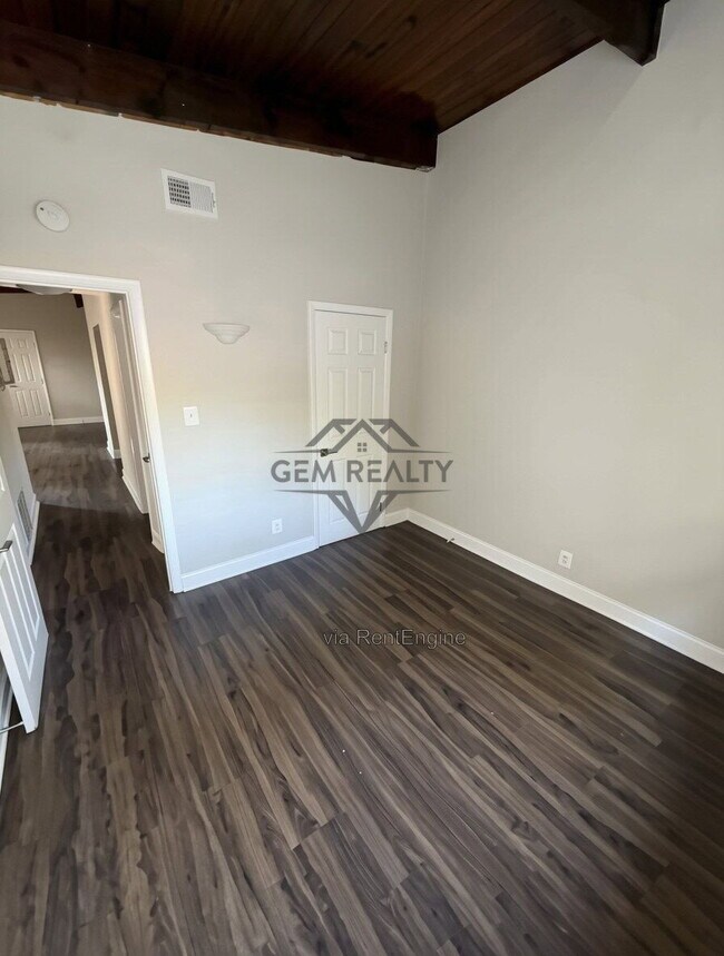 Building Photo - 13443 Millwood Dr
