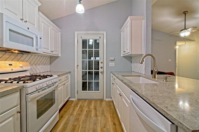 Building Photo - 1007 Markham Ln