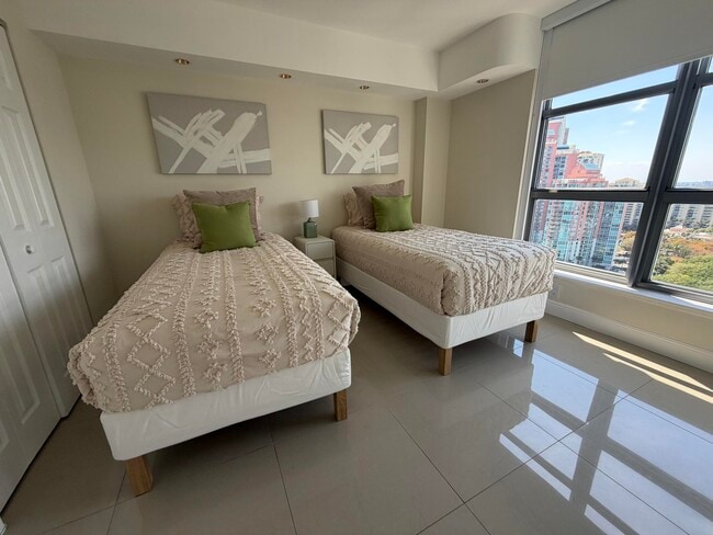 Building Photo - 3530 Mystic Pointe Dr