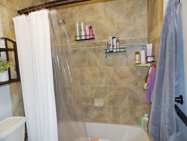 Building Photo - Spacious 3BR + Bonus Room in Inver Grove Heights – Attached Garage & Pet Friendly!