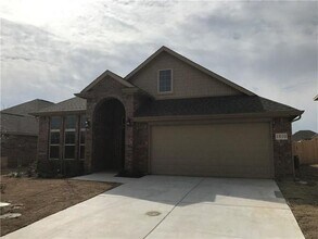 Building Photo - 1810 Silver Oaks Dr